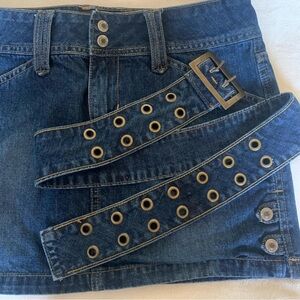 Super cute y2k denim mini skirt 💙